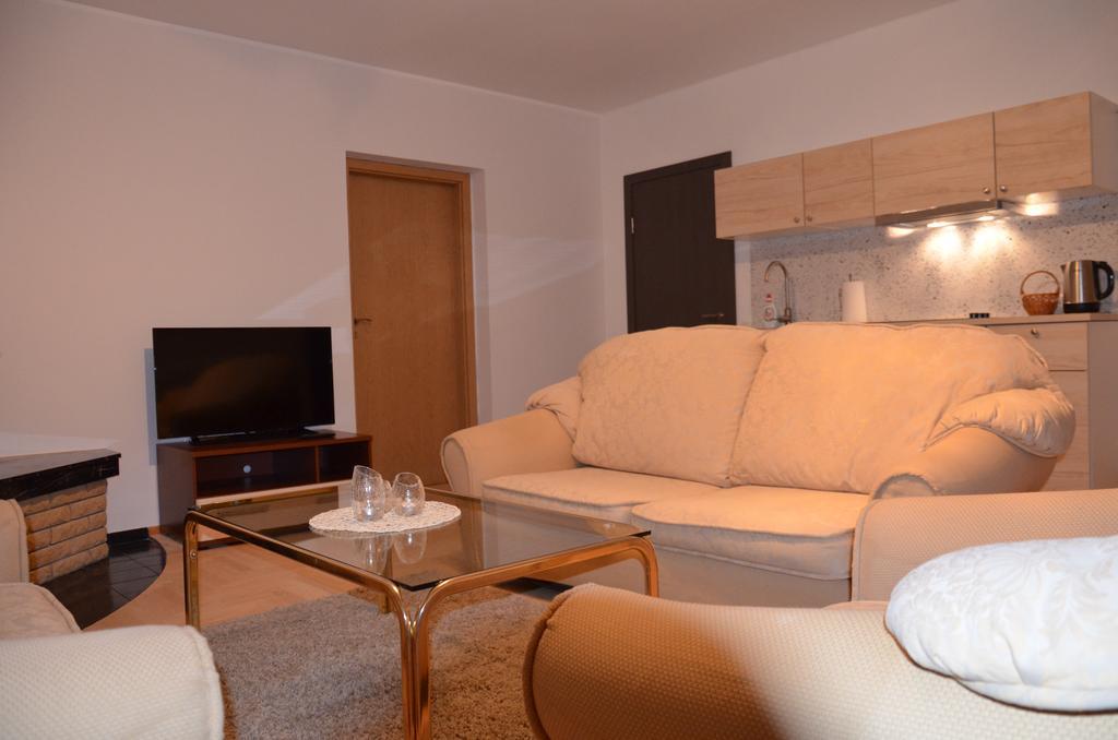 Apartments With Outdoor Spa Jacuzzi And Sauna VNO Extérieur photo