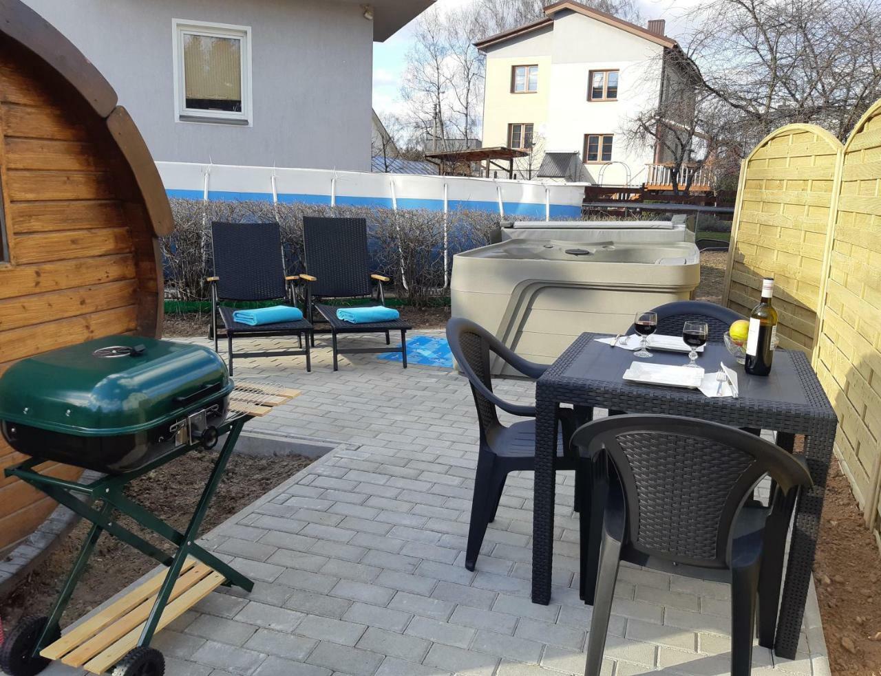 Apartments With Outdoor Spa Jacuzzi And Sauna VNO Extérieur photo